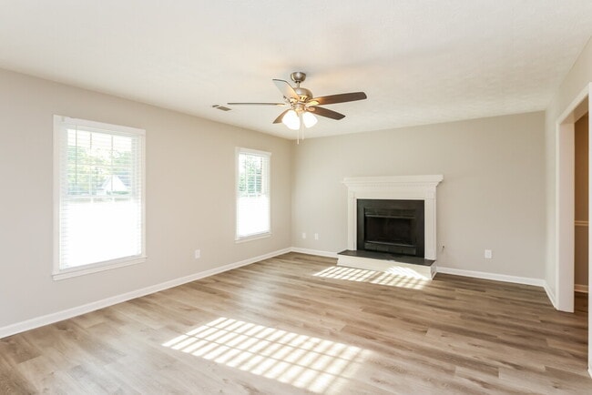 Foto del edificio - 483 Rhett Dr