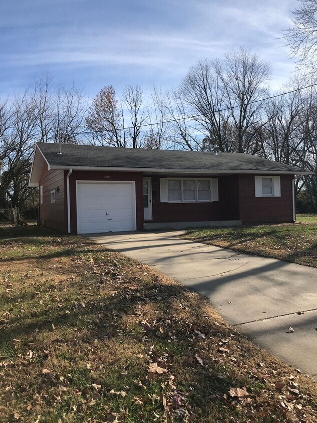 Foto principal - 2060 S Wedgewood Ave