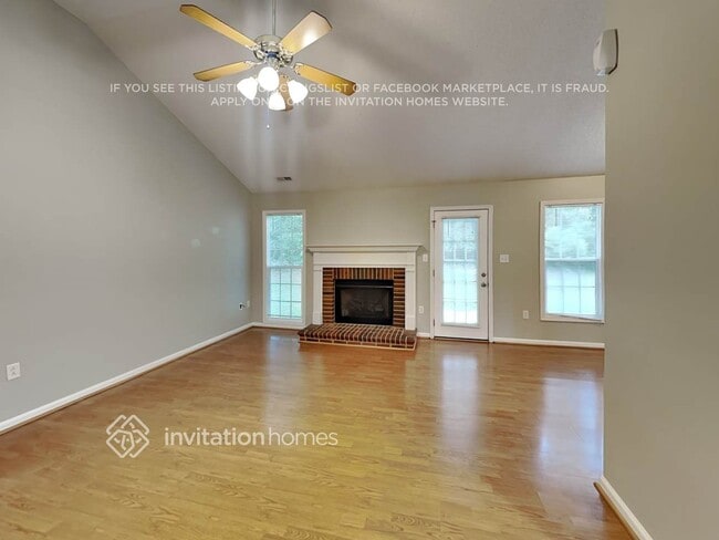 Building Photo - 321 Tamarack Dr