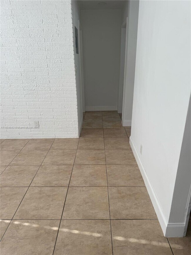 Foto del edificio - 504 NW 7th Ct