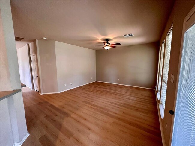 Foto del edificio - 6035 Lynwood Banks Ln