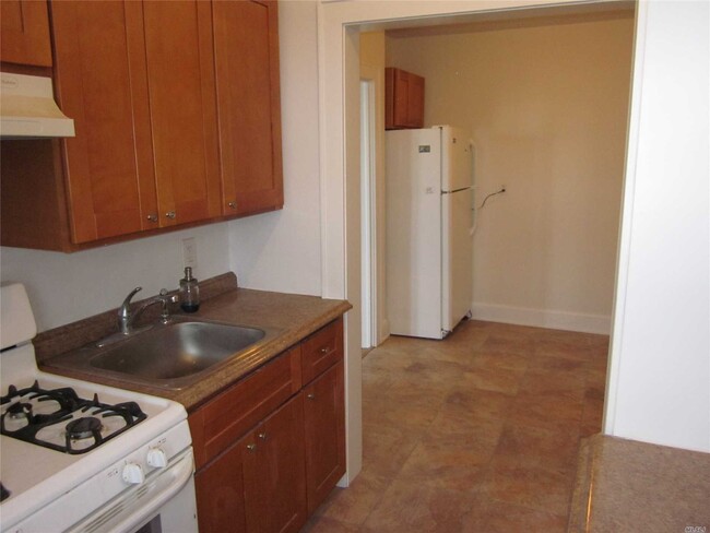 Building Photo - 25 Knollwood Ave