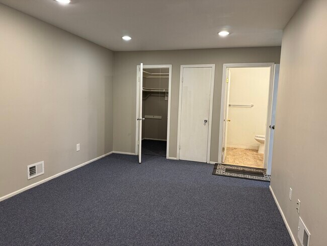 Building Photo - 99 Keystone Ct