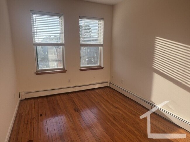 Foto del edificio - 206 Chestnut Hill Ave