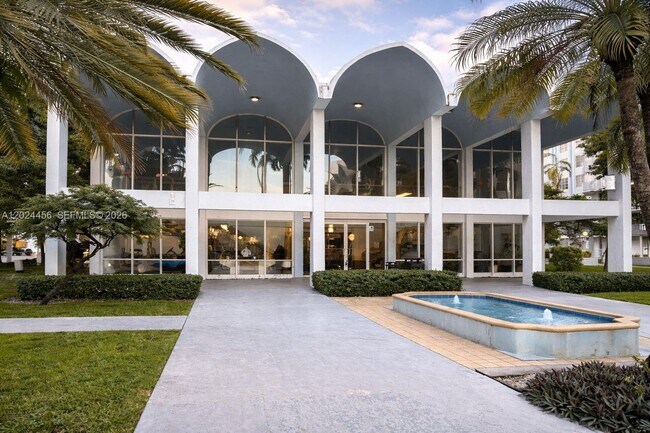 Foto del edificio - 484 NW 165th St