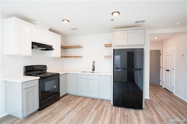 Foto del edificio - 802 Redwood Ave