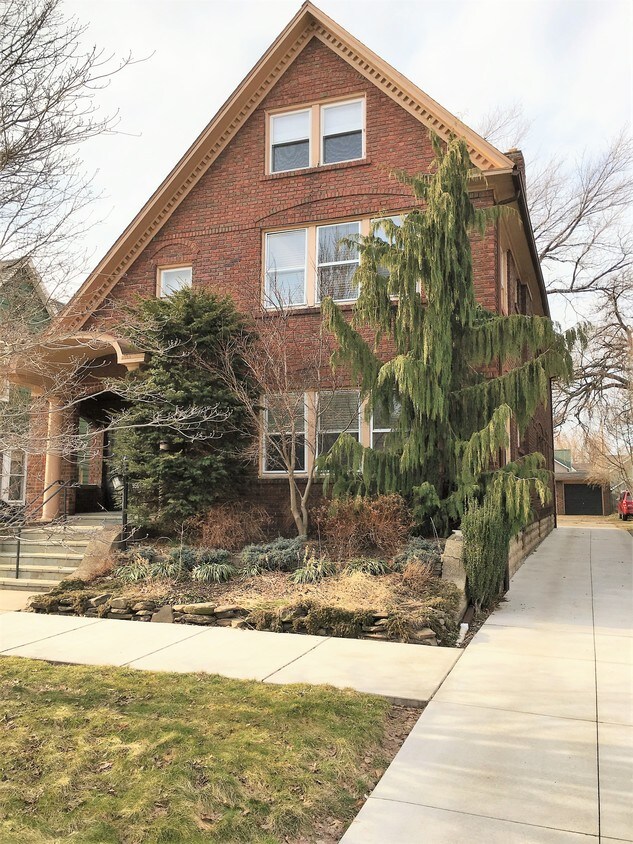 Primary Photo - 954 W 6th St