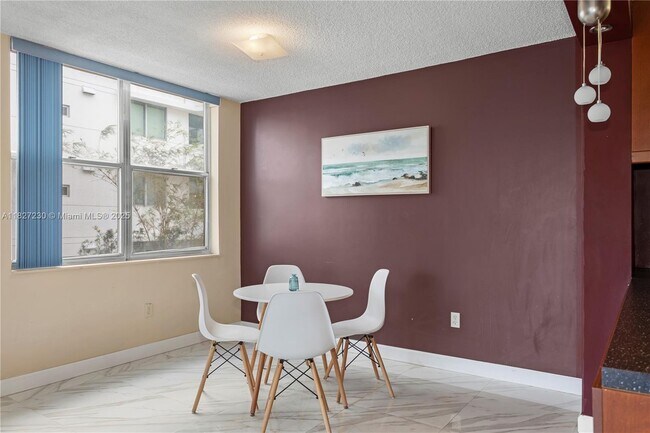 Building Photo - 9440 W Bay Harbor Dr