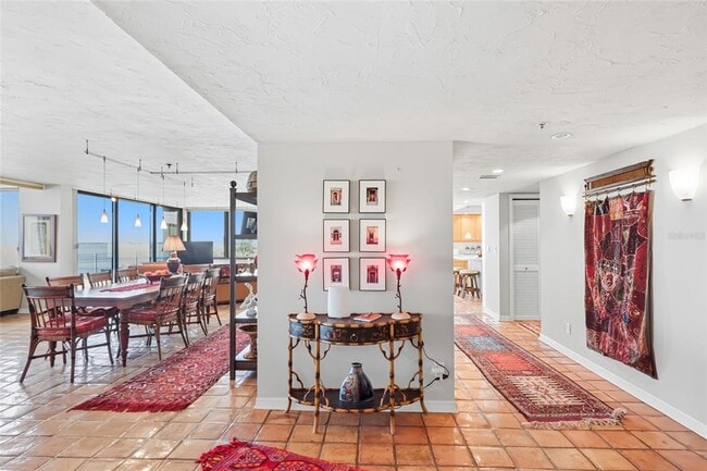 Foto del edificio - 97 Sunset Dr