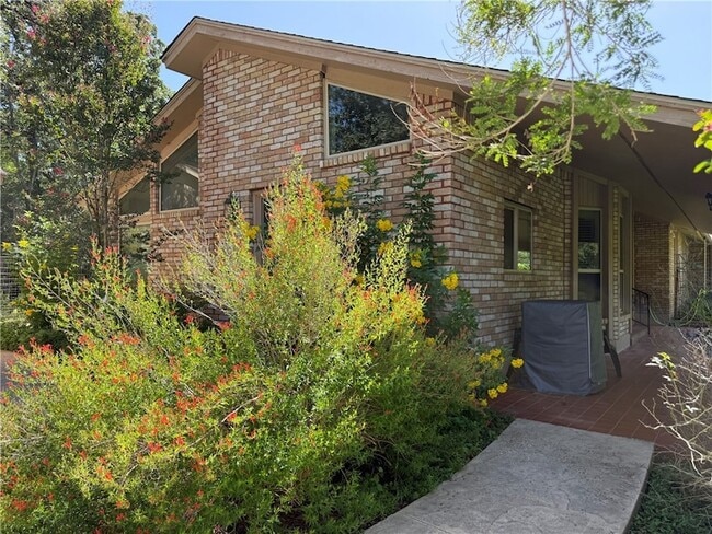 Building Photo - 6015 Los Robles Dr