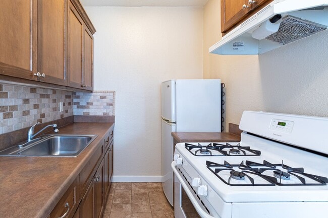 Foto del edificio - 1324 N Peterson Ave