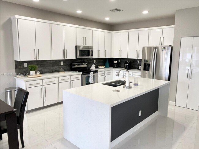 Foto del edificio - 4451 E Seneca Ave