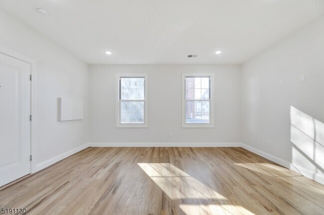 Building Photo - 401 Franklin St