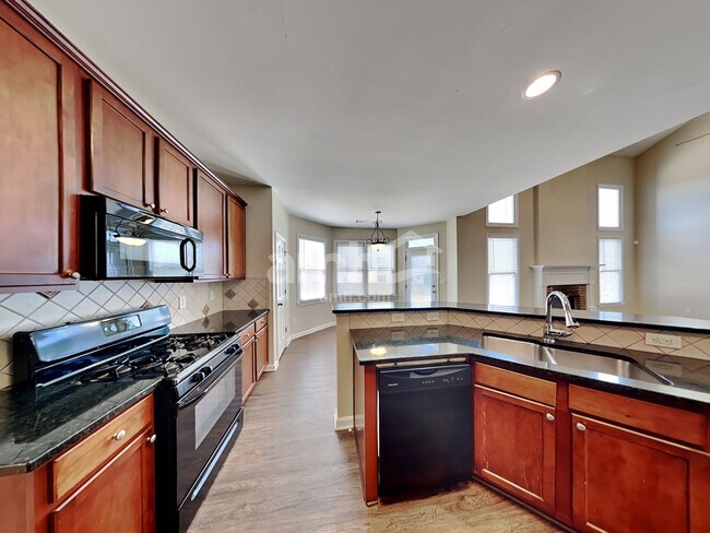 Foto del edificio - 2410 Chandler Grove Drive