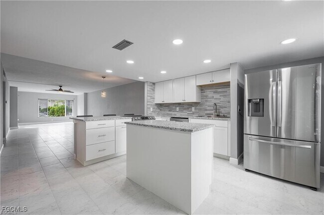 Building Photo - 2244 Winkler Ave