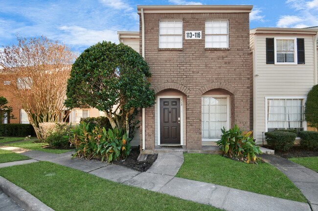 Building Photo - 2002 Gentryside Dr