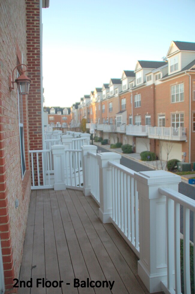 Building Photo - 206 Herndon Station Square