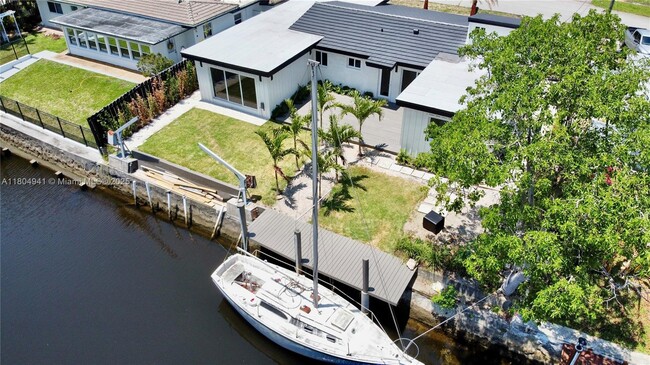 Building Photo - 1720 SW 23rd Ave