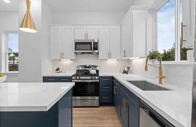 Building Photo - 717 Janisch Rd