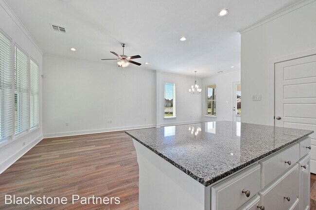 Building Photo - 3 br, 2.5 bath House - 604 Lake Shelf Dr