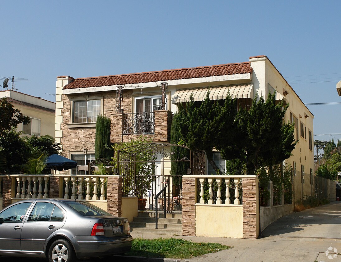 Foto principal - 847 N Heliotrope Dr