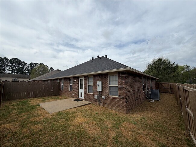 Foto del edificio - 1584 Willowbrook Dr