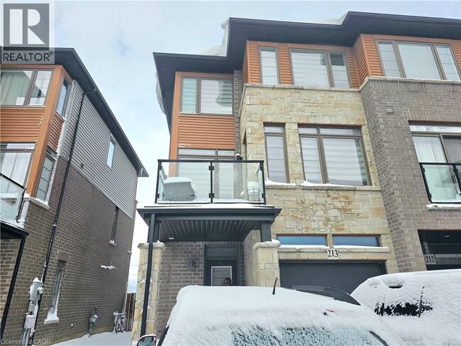 Building Photo - 30 Times Square Blvd