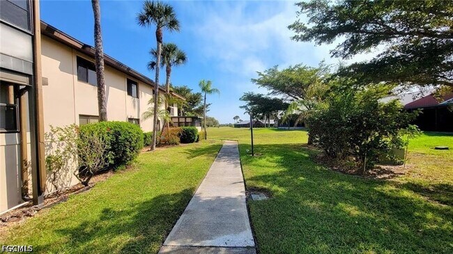 Foto del edificio - 1064 Villa Dr