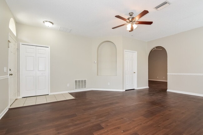 Foto del edificio - 18217 Brookpark Dr