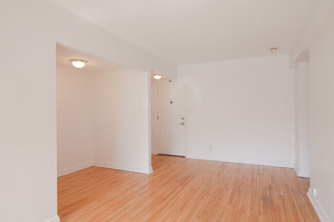 Photo du bâtiment - 10 Av. Rosemount