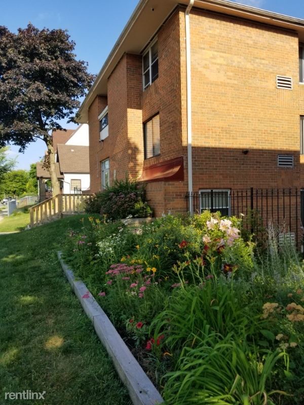 Building Photo - 2625 W Juneau Ave
