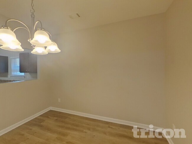 Foto del edificio - 528 Tulip Ln