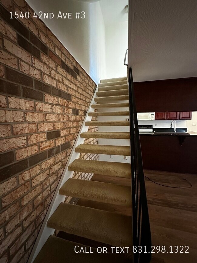 Foto del edificio - Jewel box ground level apartment with hard...
