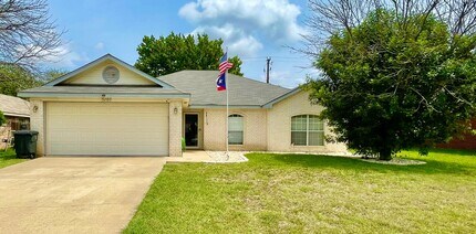 Building Photo - 3107 Woodrow Dr