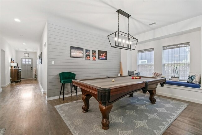 Foto del edificio - 809 Meadowbend Loop S