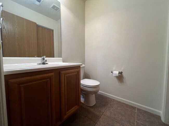 Foto del edificio - 16056 Holy Cross Ln