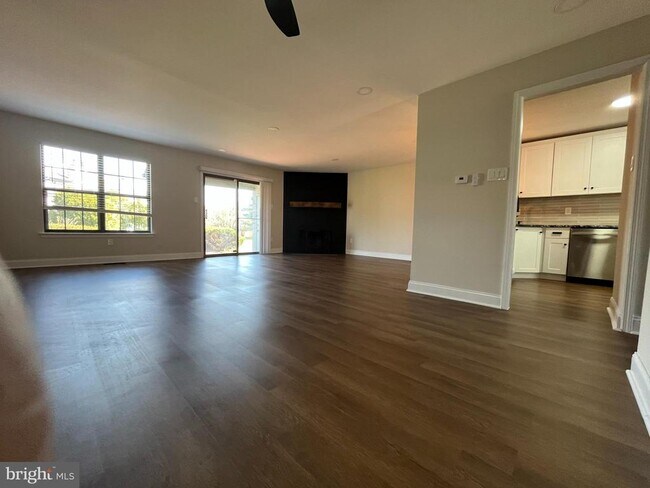 Building Photo - 5 Chablis Ct