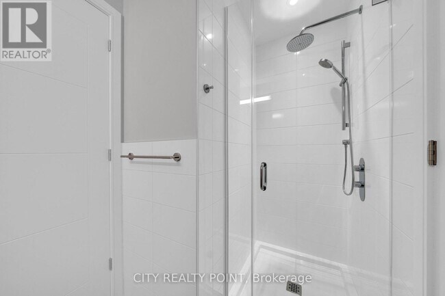 Building Photo - 664 Spadina Ave.