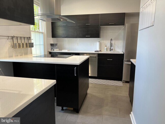 Foto del edificio - 6683 McLean Dr