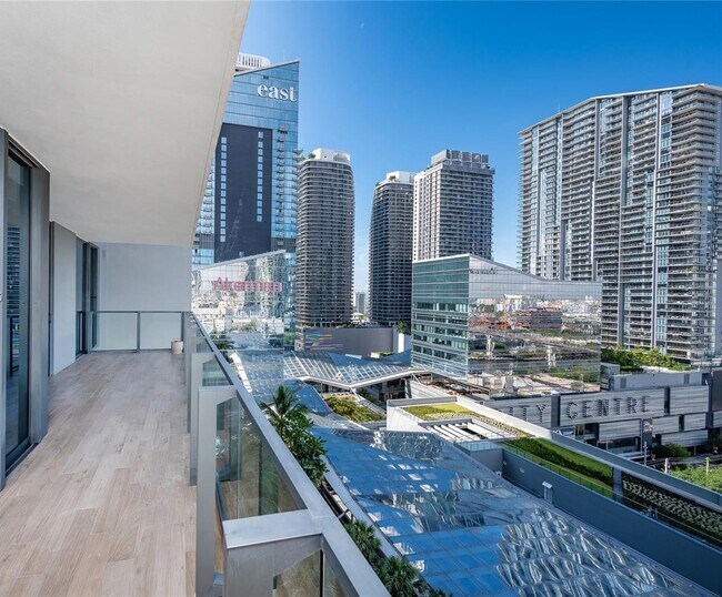 Foto del edificio - 68 SE 6th St