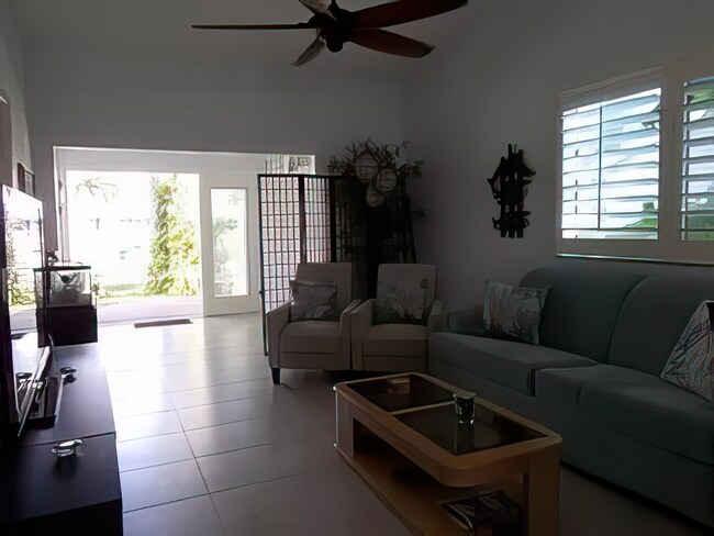 Building Photo - 163 Breezeway Ct