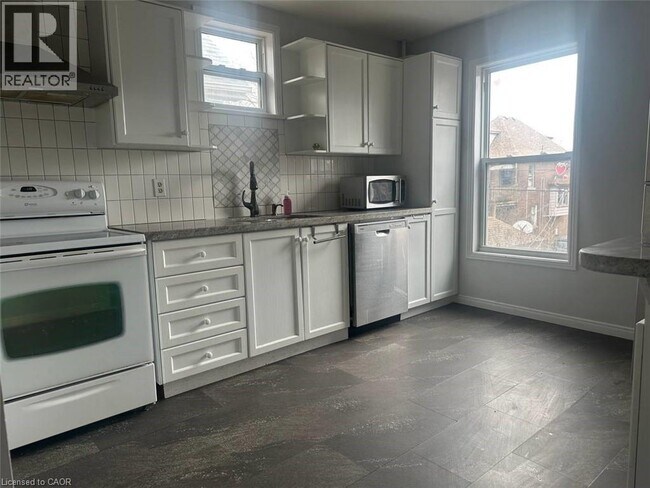 Photo du bâtiment - 64 Gage Ave S