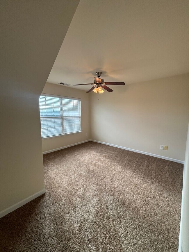 Foto del edificio - Spacious End Unit 3BR/2.5BA Townhouse