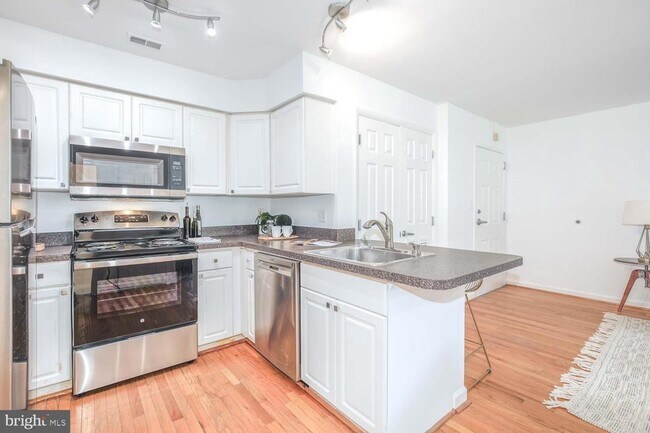 Foto del edificio - 1308 Clifton St NW