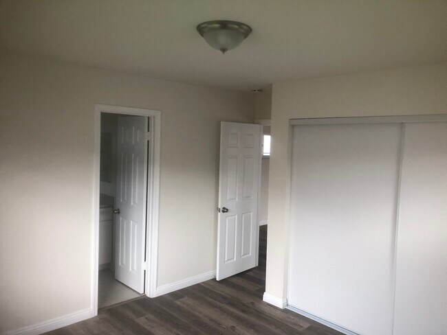 Building Photo - 1027 Glenshaw Dr