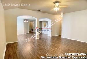 Foto del edificio - 5402 Tomas Cir.