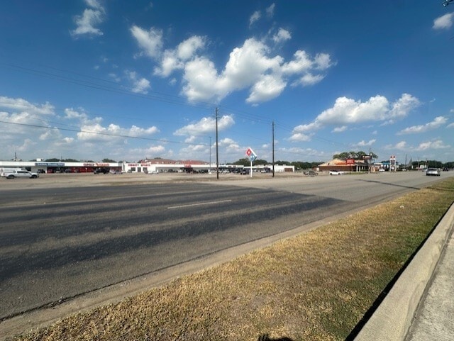 Foto del edificio - 202 E Boling Hwy