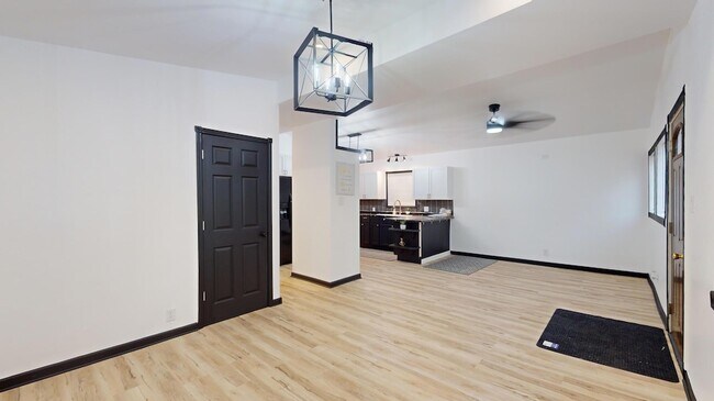 Foto del edificio - 737 E 47th Ave