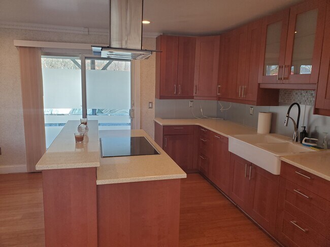 Foto del edificio - 627 Hawkins Rd