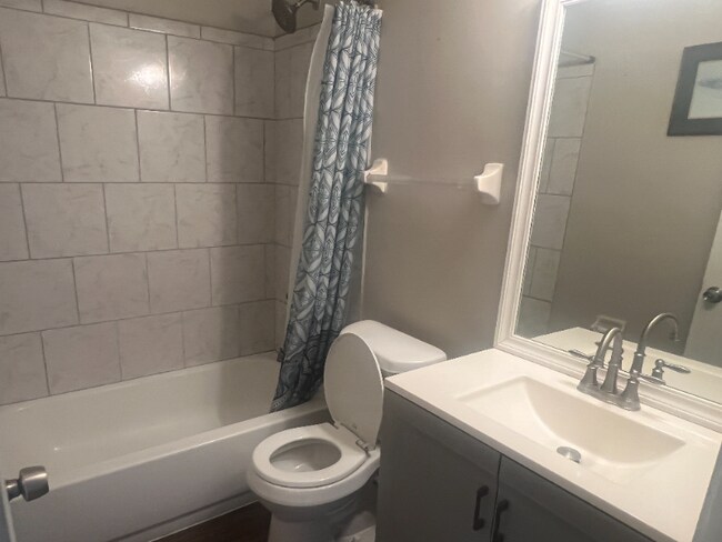 Foto del edificio - 2550 Reese Lake Cir